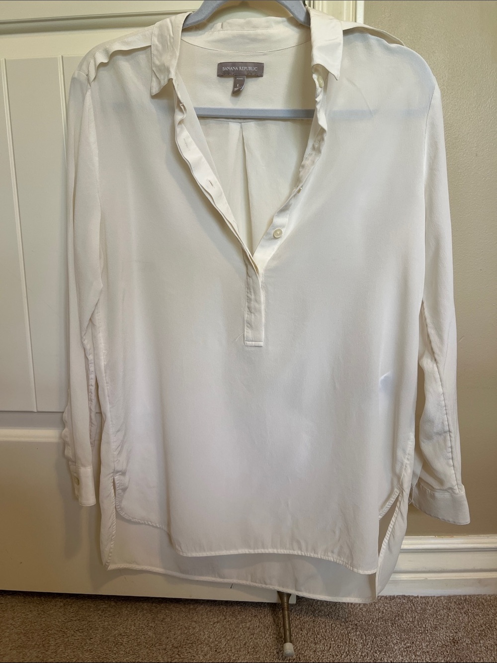 100% Silk Banana Republic Cream Split V-Neck Tunic Blouse